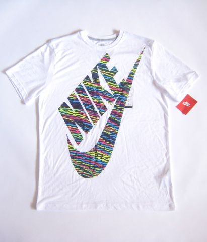Nike T シャツ かわいい