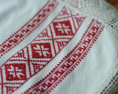ルーマニア アンティーク刺繍テーブルクロス - Lintukoto(リントゥコト)