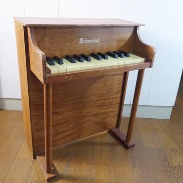 schoenhut toy pianos