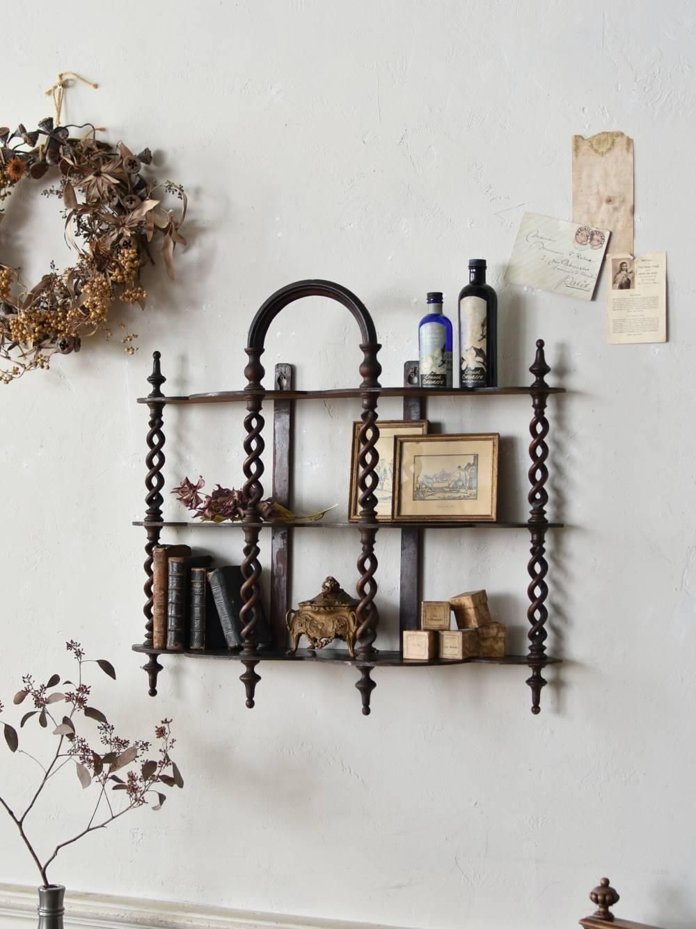 フランス　アンティーク　ウォールシェルフ　3段　壁掛け棚 フランス アンティーク ウォールシェルフ 3段 壁掛け棚 木製 3段