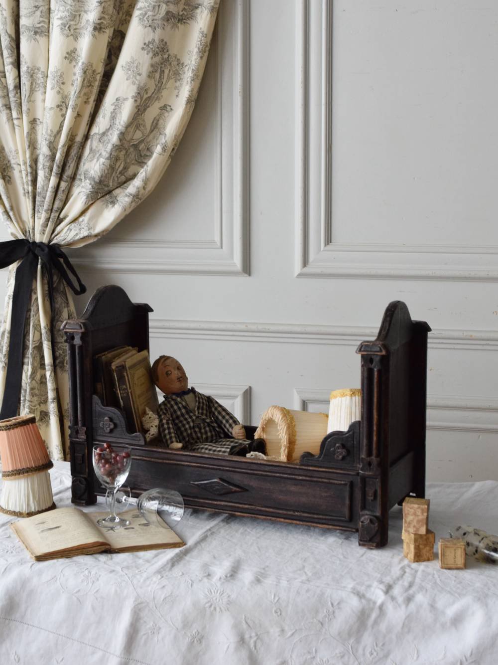 フランスアンティーク雑貨 木製ドールベッド ディスプレイ