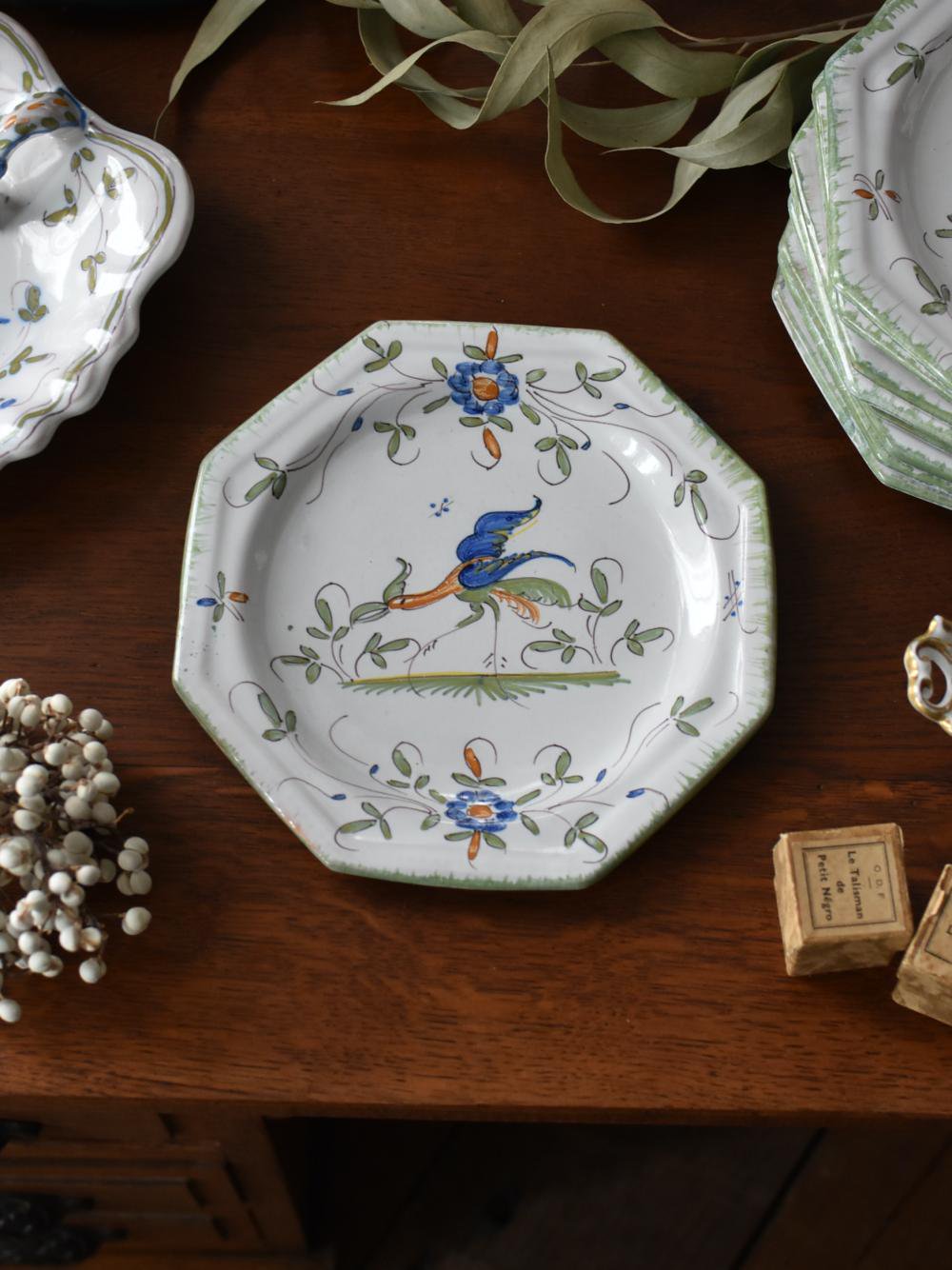 フランスのアンティークプレート、古い陶器、陶磁器などのお皿を販売 