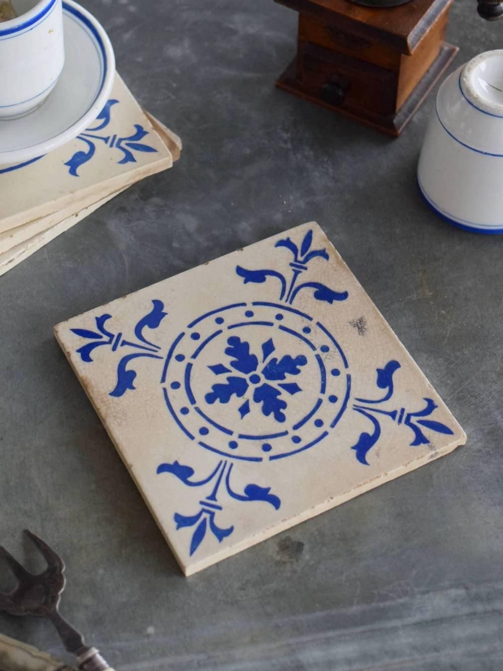 フランスアンティーク 北フランスの古いタイル 素敵な柄です フランス・Desvres社アンティークタイル | BOLT antique