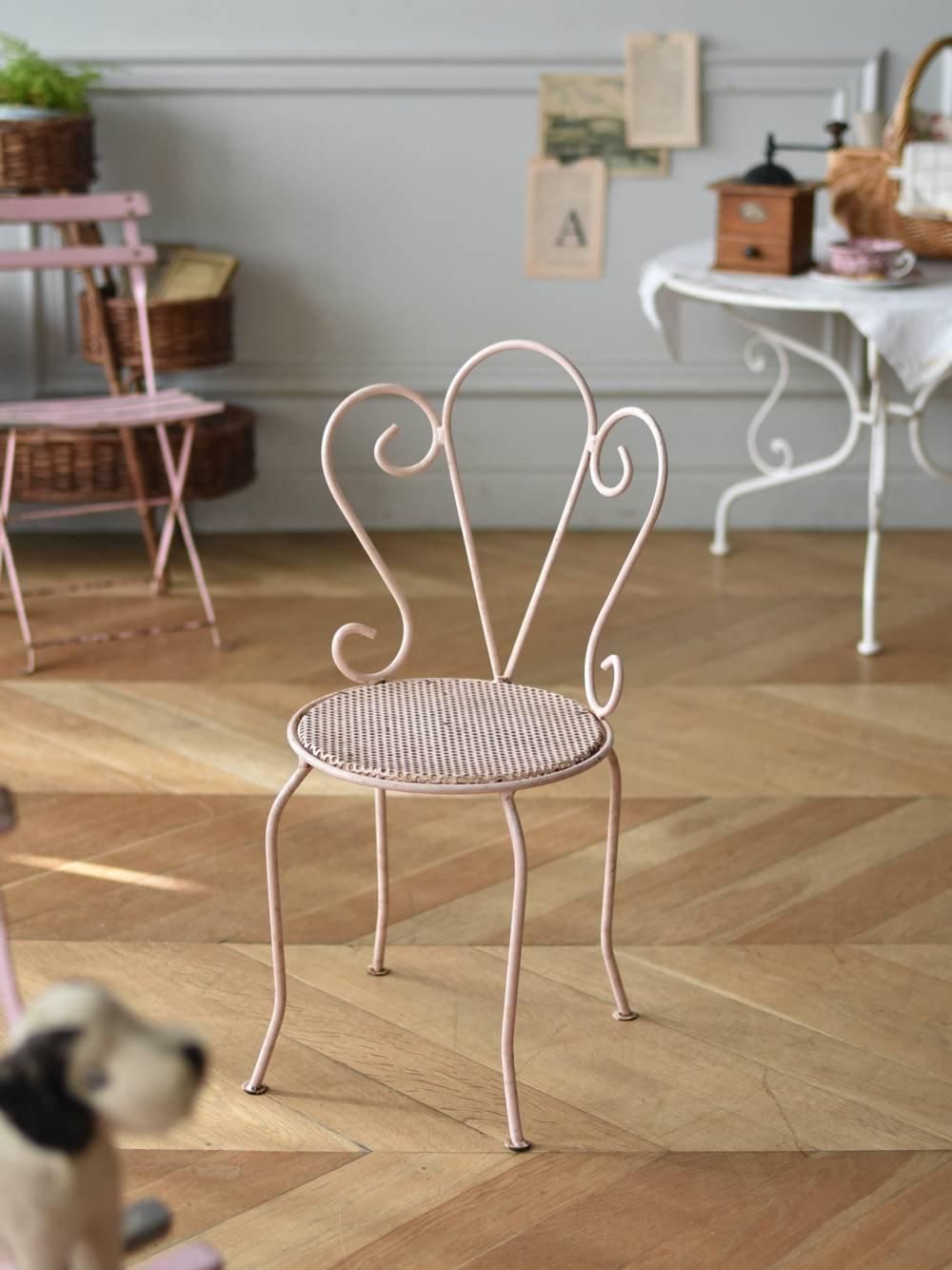 アンティークのアイアン　チャイルドチェア、椅子　　フランス　チェア アンティークのアイアンチャイルドチェア、椅子フランスチェア