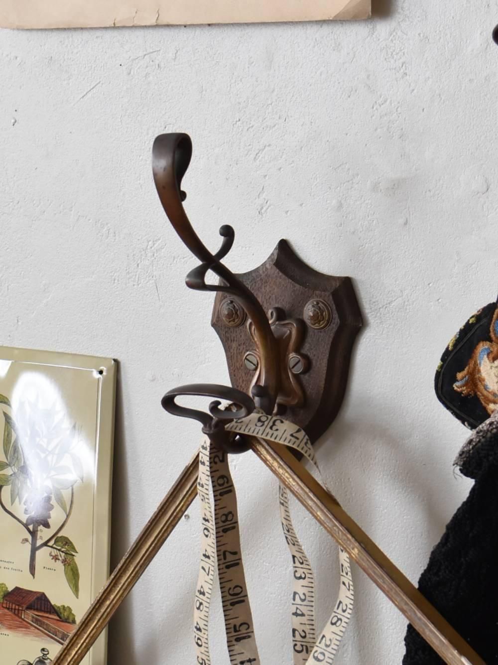 フランスアンティーク アイアン シルバー 手のドアノッカー｜重厚感 美しい アンティーク 重厚アイアンの観音開き玄関ドア - フランス