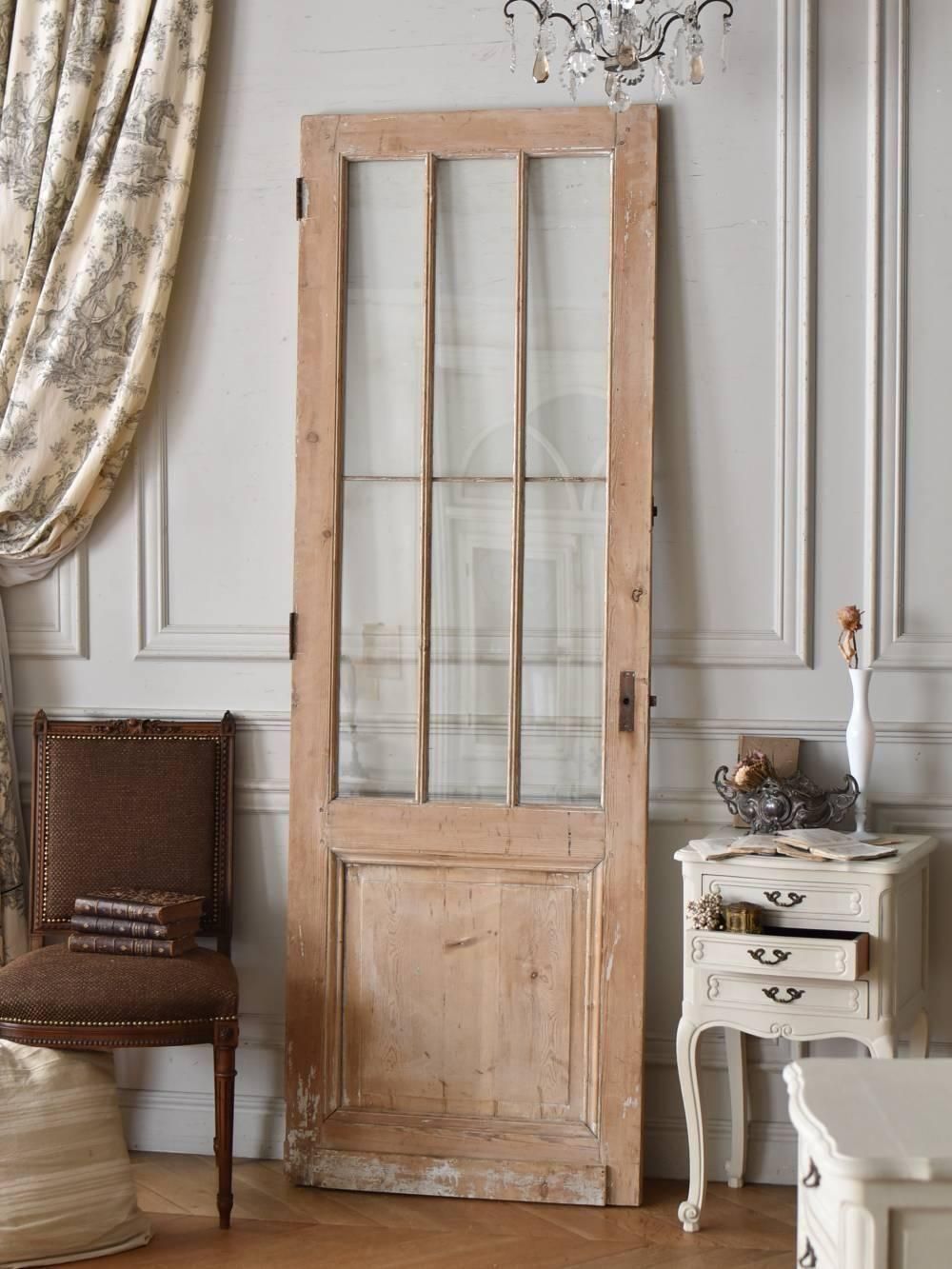 フランス アンティークテーブル(アンティークスミディ) ガラス周りに幅のあるカットデザインがあしらわれたアンティーク