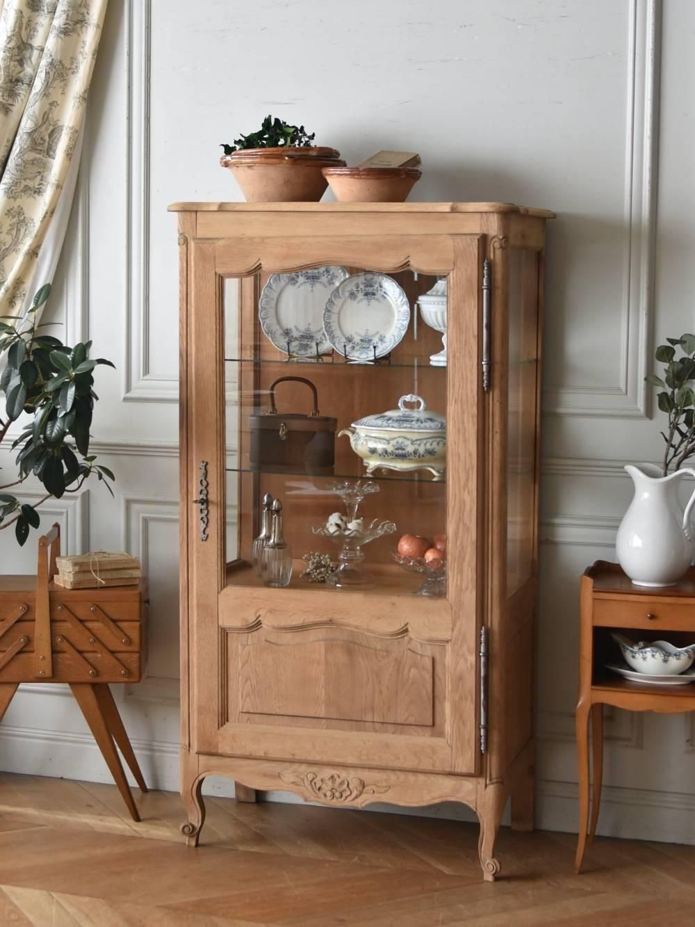 アンティークキャビネットやカップボードなどの大型家具の商品一覧