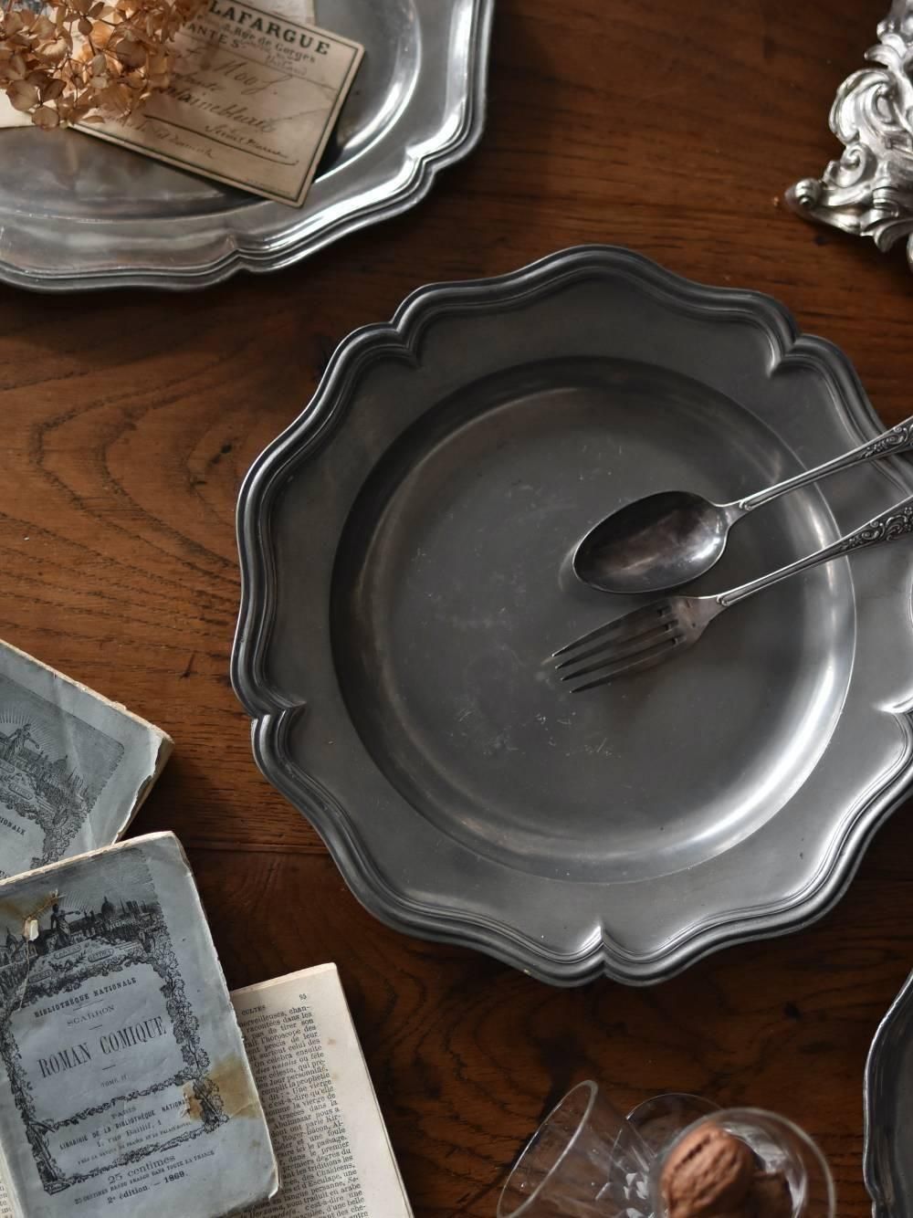 エタン花リムプレート.28cm フランスアンティーク食器 ピューター