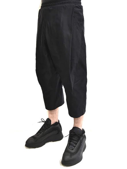 JULIUS(ユリウス) NYLON FIBRIL JERSEY TUCKED CROPPED PANTS (BLACK) 657PAM17　ナイロン　 フィブリル　ジャージー　タックド　クロップド　パンツ　ブラック　2019　通販　オンラインショップ　正規店　正規取扱店 広島　- jacuzzi