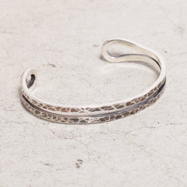 Loopin’ Bangle/ Hammered finish - VIVIFY STORE