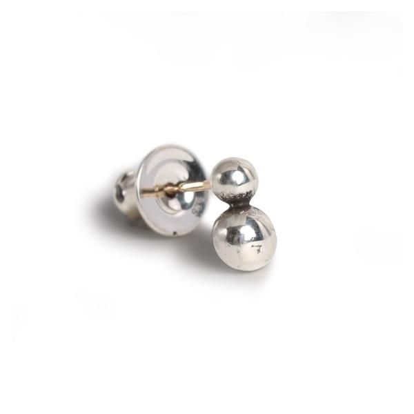 K18goldpost Double Dot Pierce - VIVIFY STORE