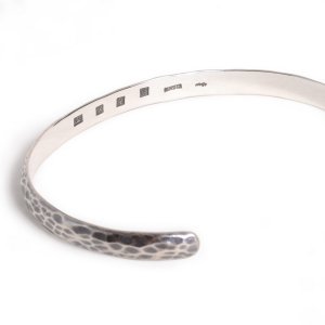 Back Hallmarks Bangle/Hammered finish/Round