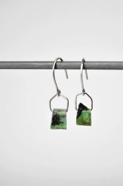 ttp431 チタン /  エメラルドピアス<img class='new_mark_img2' src='https://img.shop-pro.jp/img/new/icons21.gif' style='border:none;display:inline;margin:0px;padding:0px;width:auto;' />