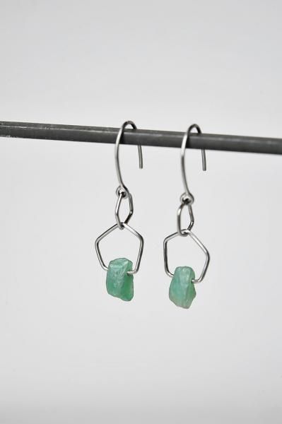 ttp415 チタン /  エメラルドピアス<img class='new_mark_img2' src='https://img.shop-pro.jp/img/new/icons21.gif' style='border:none;display:inline;margin:0px;padding:0px;width:auto;' />