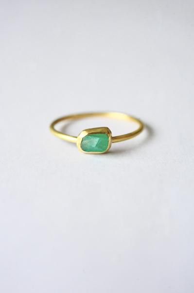 YGR427 K18YGエメラルド原石リング<img class='new_mark_img2' src='https://img.shop-pro.jp/img/new/icons21.gif' style='border:none;display:inline;margin:0px;padding:0px;width:auto;' />