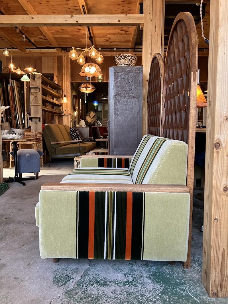 2人掛けソファ　昭和レトロ　ビンテージ　ストライプ 当店限定！昭和レトロソファ レトロ家具、レトロインテリアに