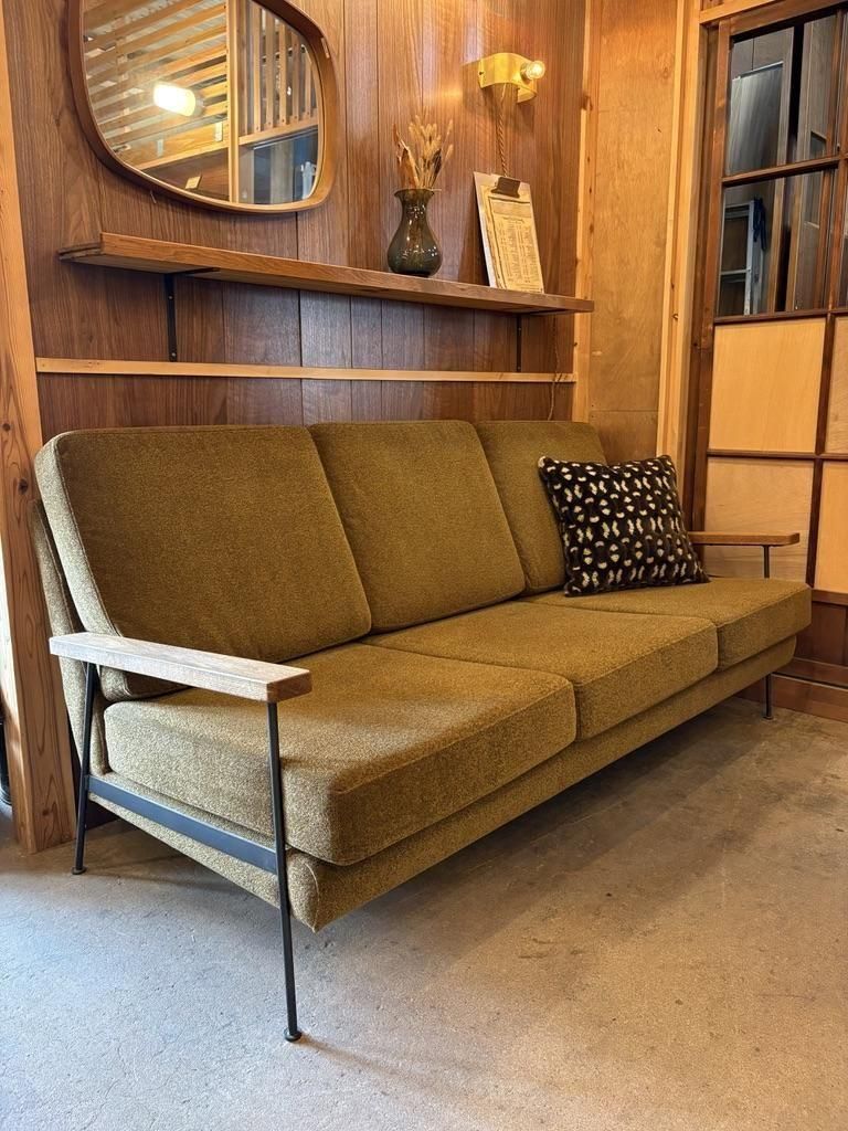 アイアン ハイバック ソファ | ストレートなフォルムで背もたれの高い