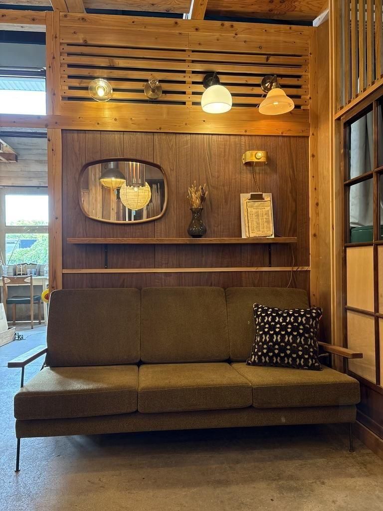 アイアン ハイバック ソファ | ストレートなフォルムで背もたれの高い