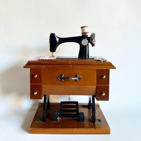 No.018 Vintage Sewing Machine Music Box ミシンのオルゴール