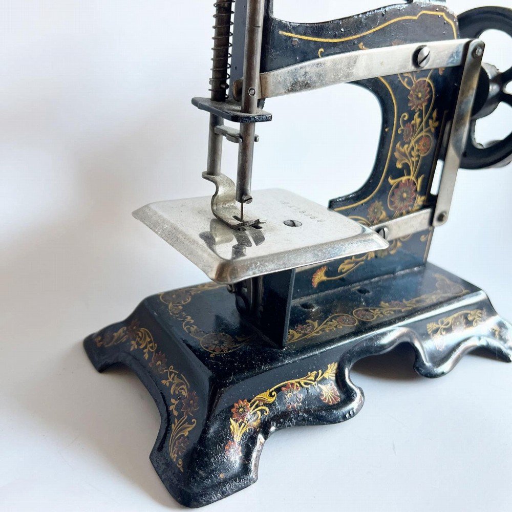 No.033 Vintage Sewing Machine ߥ֤ʪ img1