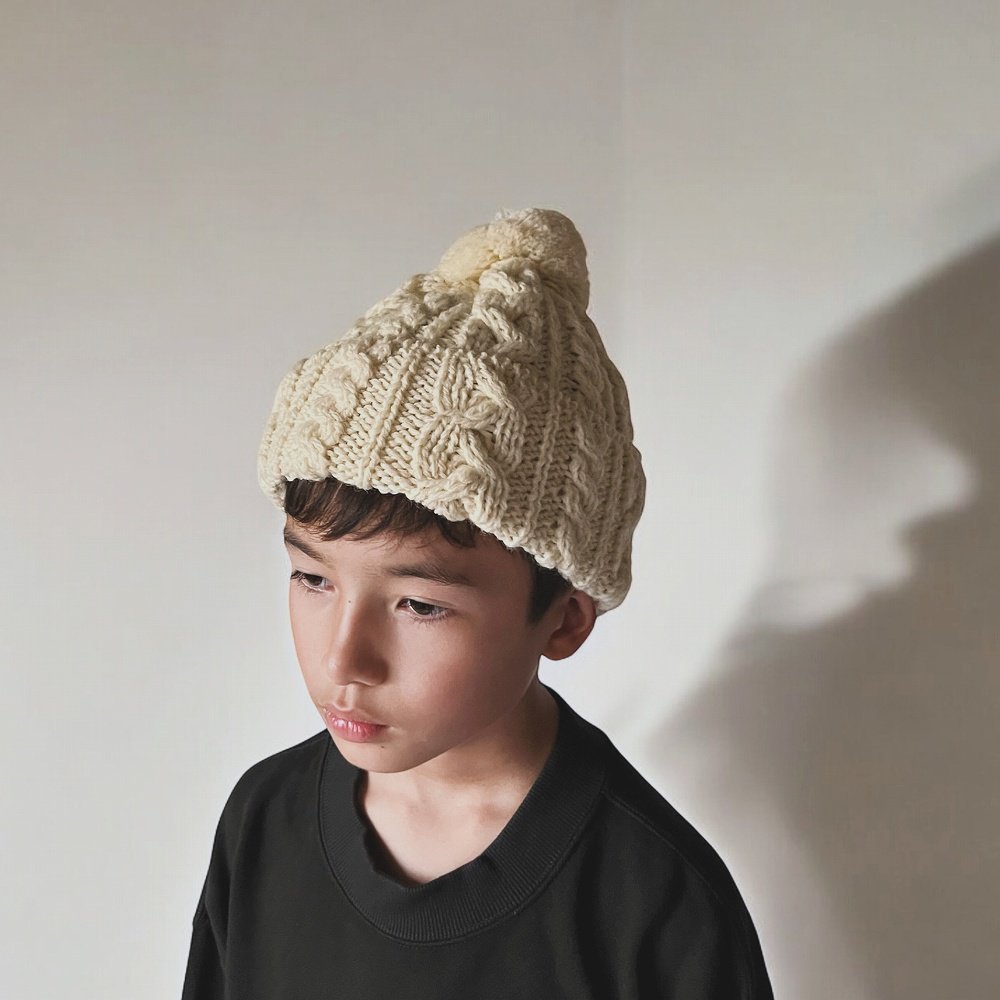 016 Bob Cap With Pompom BW Aran img