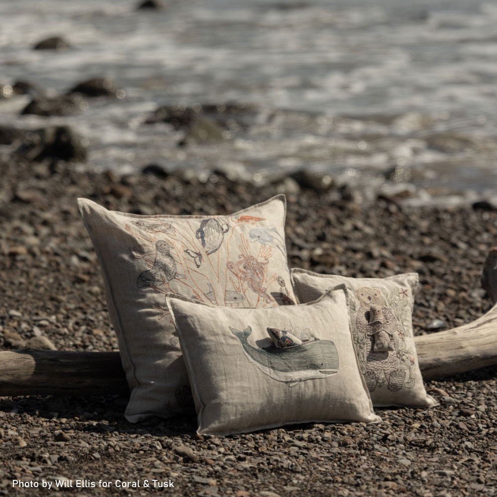 Coral&Tusk 30cm x 40cm å󥫥С / Very Hungry Whale Pocket Pillow img8