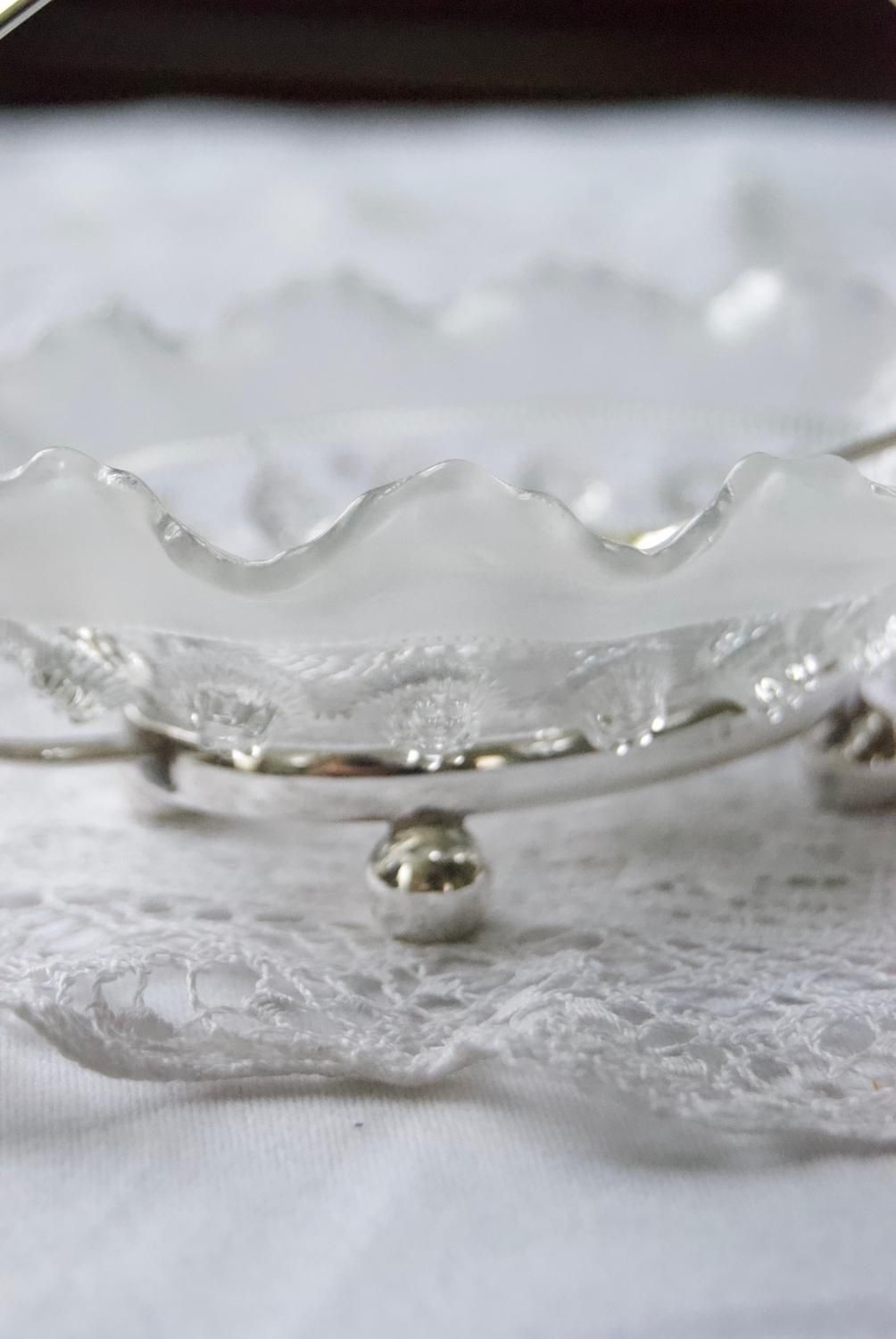 アンティークのガラスのジャムスタンドをイギリス コッツウォルズから