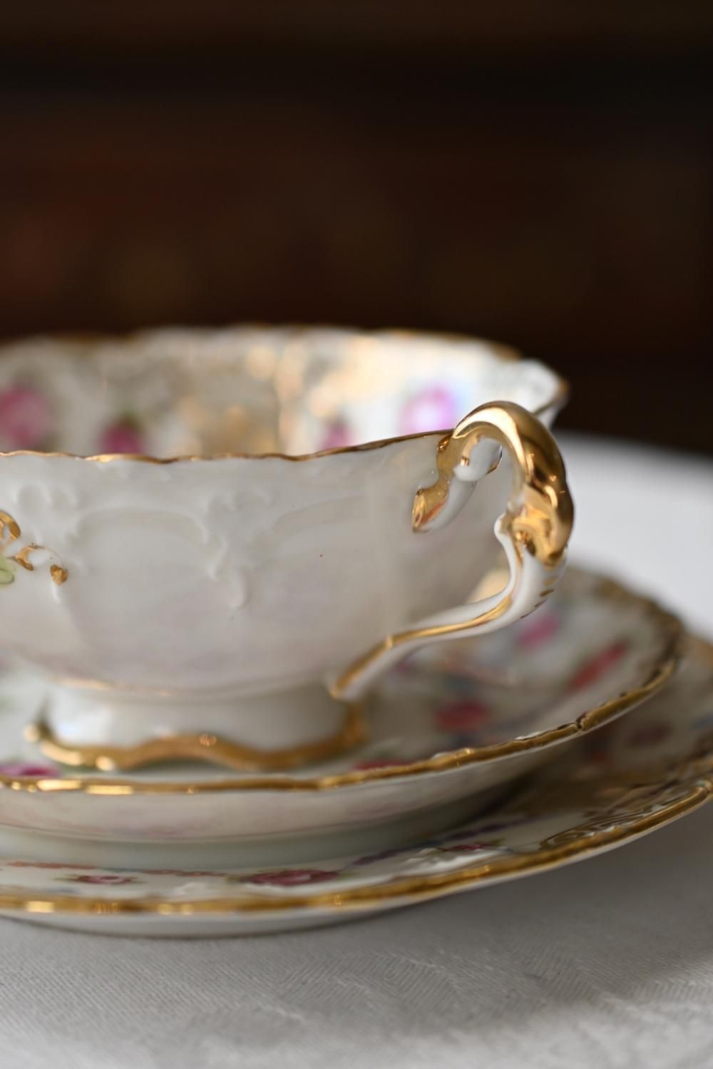 オールドノリタケ、1900年初期、美しい金彩とピンクのバラと オールドノリタケ、1900年初期、美しい金彩とピンクのバラと
