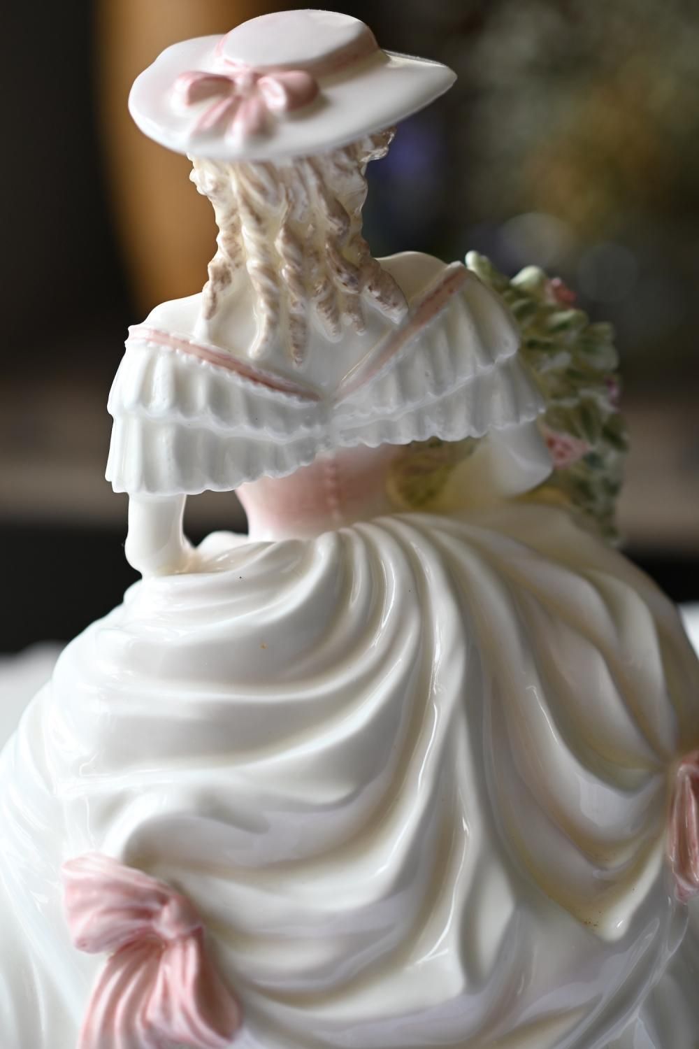 コールポート限定フィギュリン The Four Flowers ローズをイギリス