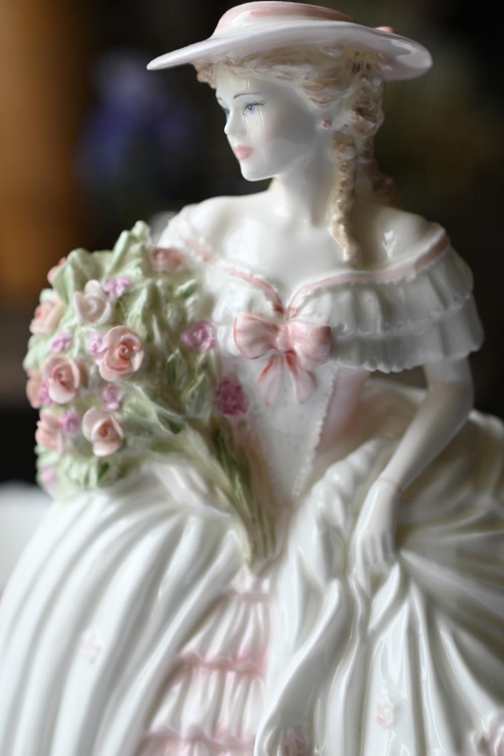 コールポート限定フィギュリン The Four Flowers ローズをイギリス