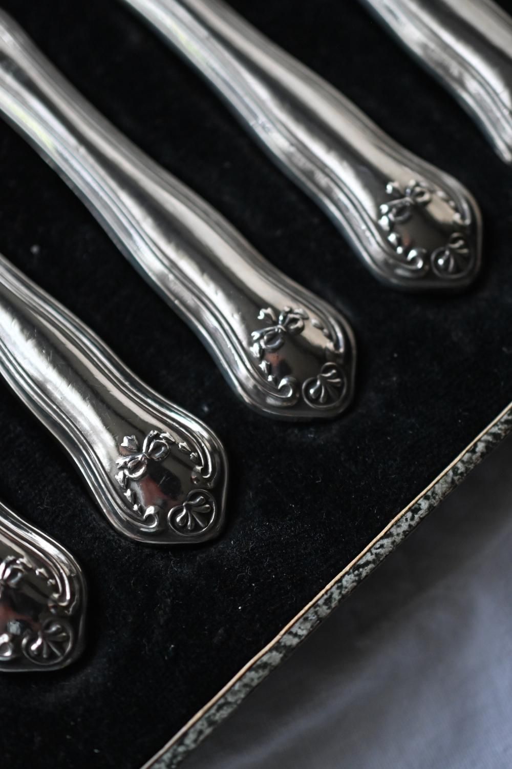 1930年代・スターリングシルバー製 リボン柄のバターナイフ6本