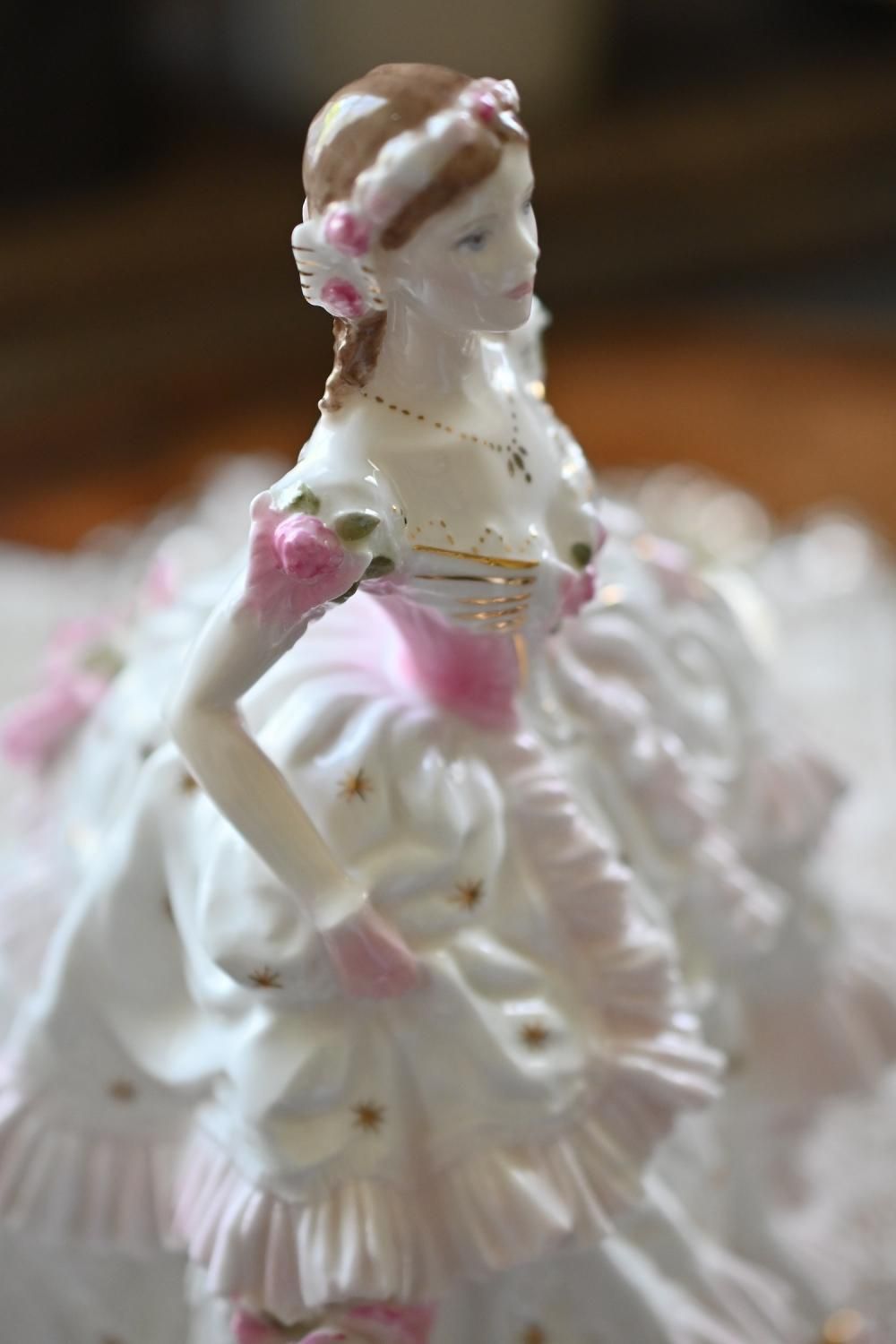 ロイヤルウースター バラのお花が咲いたような限定フィギュリン