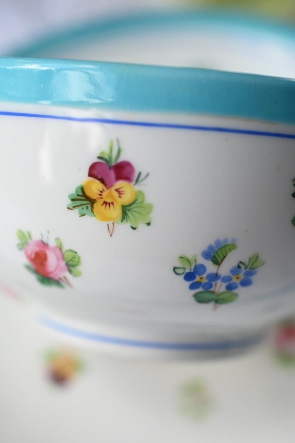 1840年代・ミントン ターコイズブルー縁取りと小花柄が