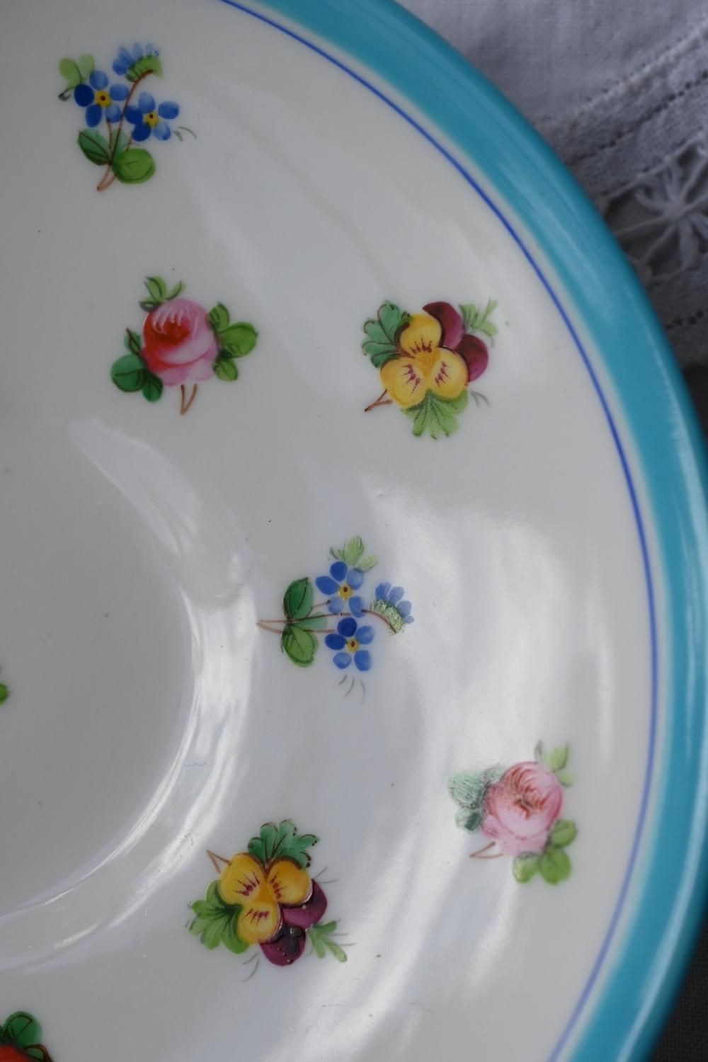 1840年代・ミントン ターコイズブルー縁取りと小花柄が