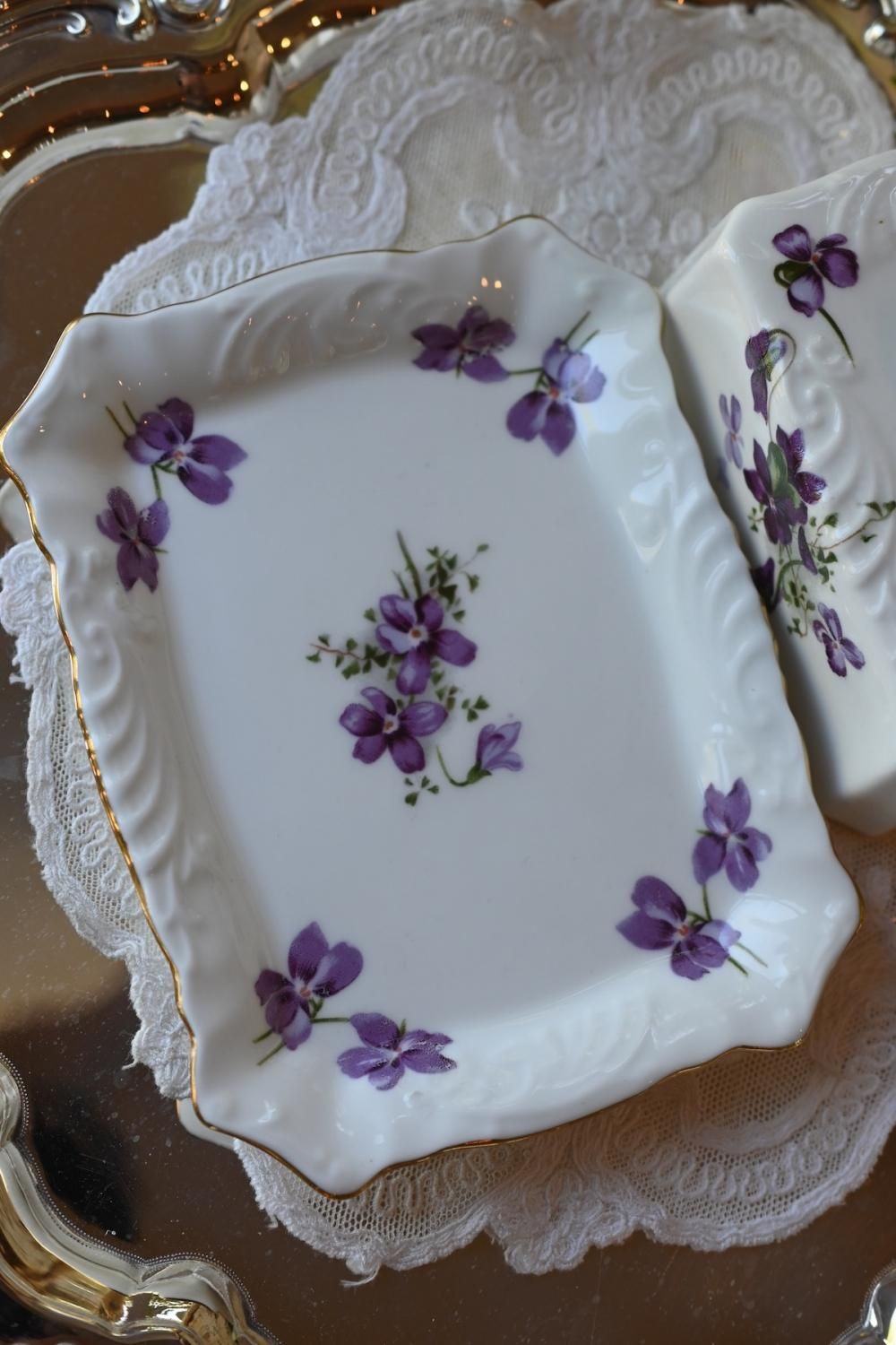 ハマースレイ ヴィクトリアバイオレット すみれの柄が可憐な角形バター