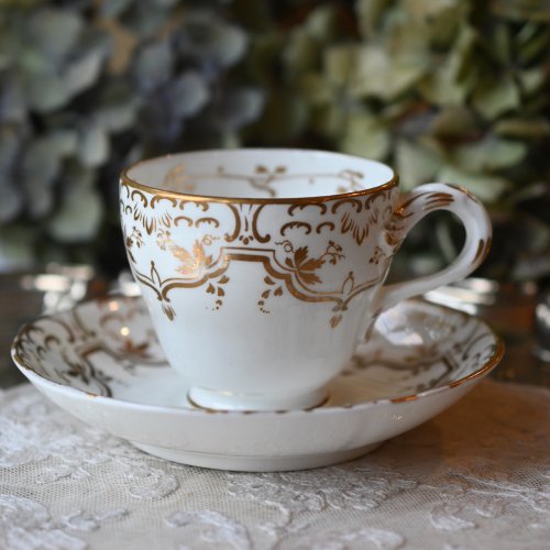 １８５０年代・リッジウェイ　金彩と白磁のシンプルで爽やかなコーヒーデュオ(送料込）