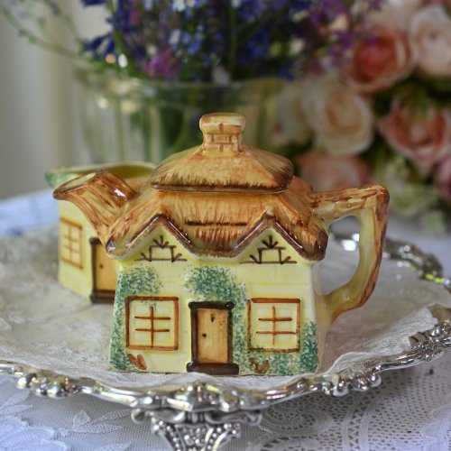 英国のコテージハウスの形が可愛らしい小さなティーポット＆ミルクジャグ　(送料込）