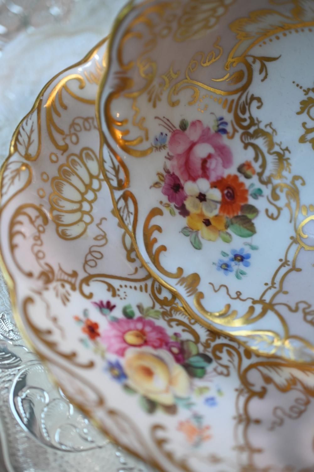 コールポート アデレードシェイプ 金彩と手描きのブーケ模様