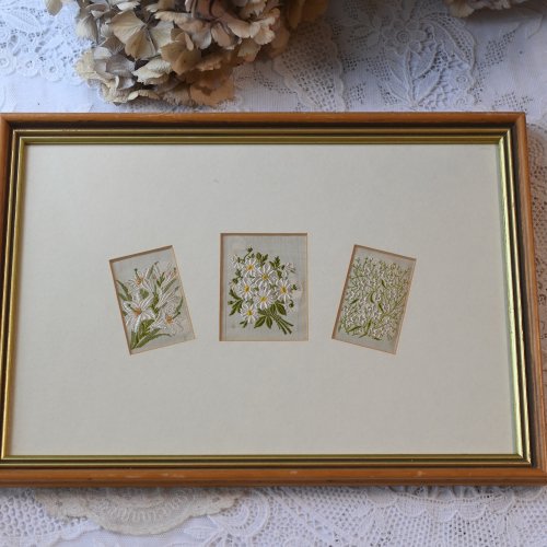 1930年代　３種の刺繍のお花カードの小ぶりな額装　(送料込）