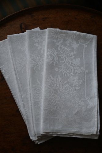 リネン　クリサンセマムのダマスク織　大きめのナプキン　４枚セット（L-4)　(送料込）