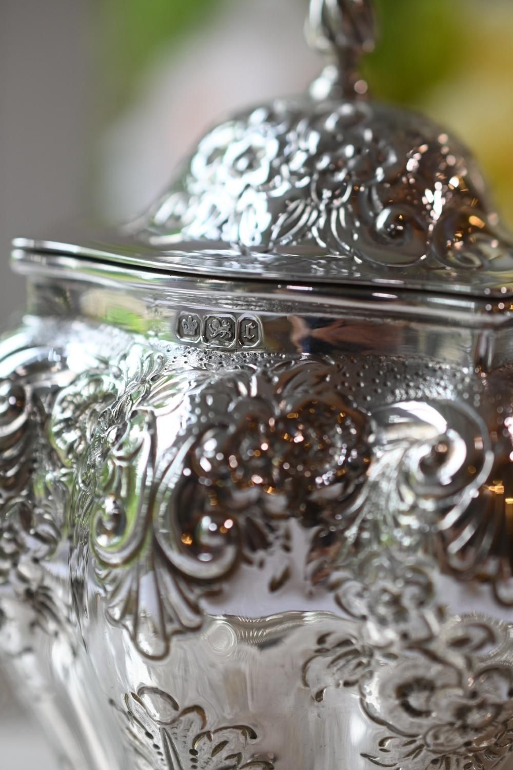 お値下げ！1895年イギリスアンティーク　純銀　スターリングシルバーサルヴァ猫足 お値下げ！1895年イギリスアンティーク 純銀 スターリング