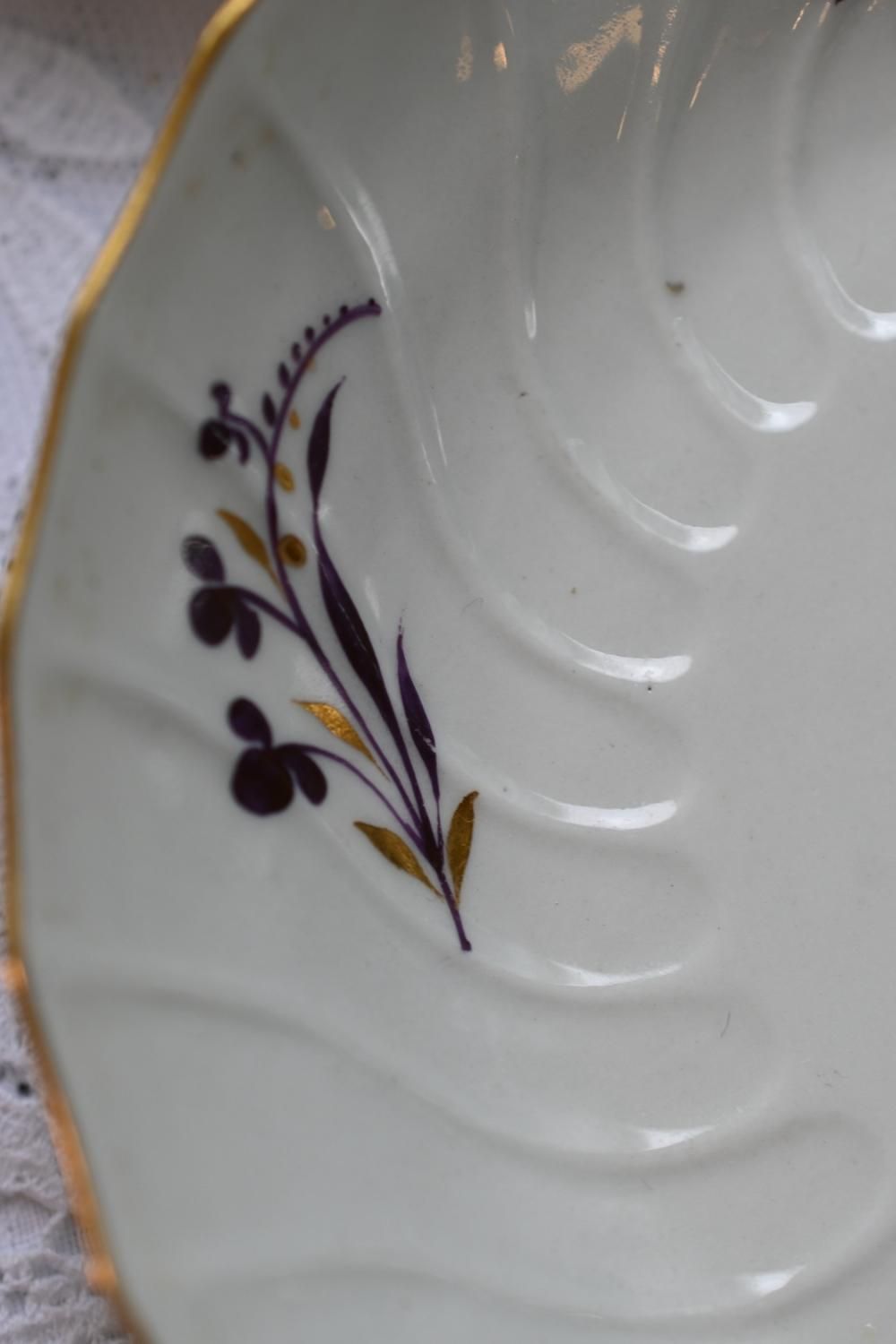 ロイヤルウースター　フライトボウル　イギリス製 ウースター・フライト＆バー期 紫色のお花と金彩のティーボウル