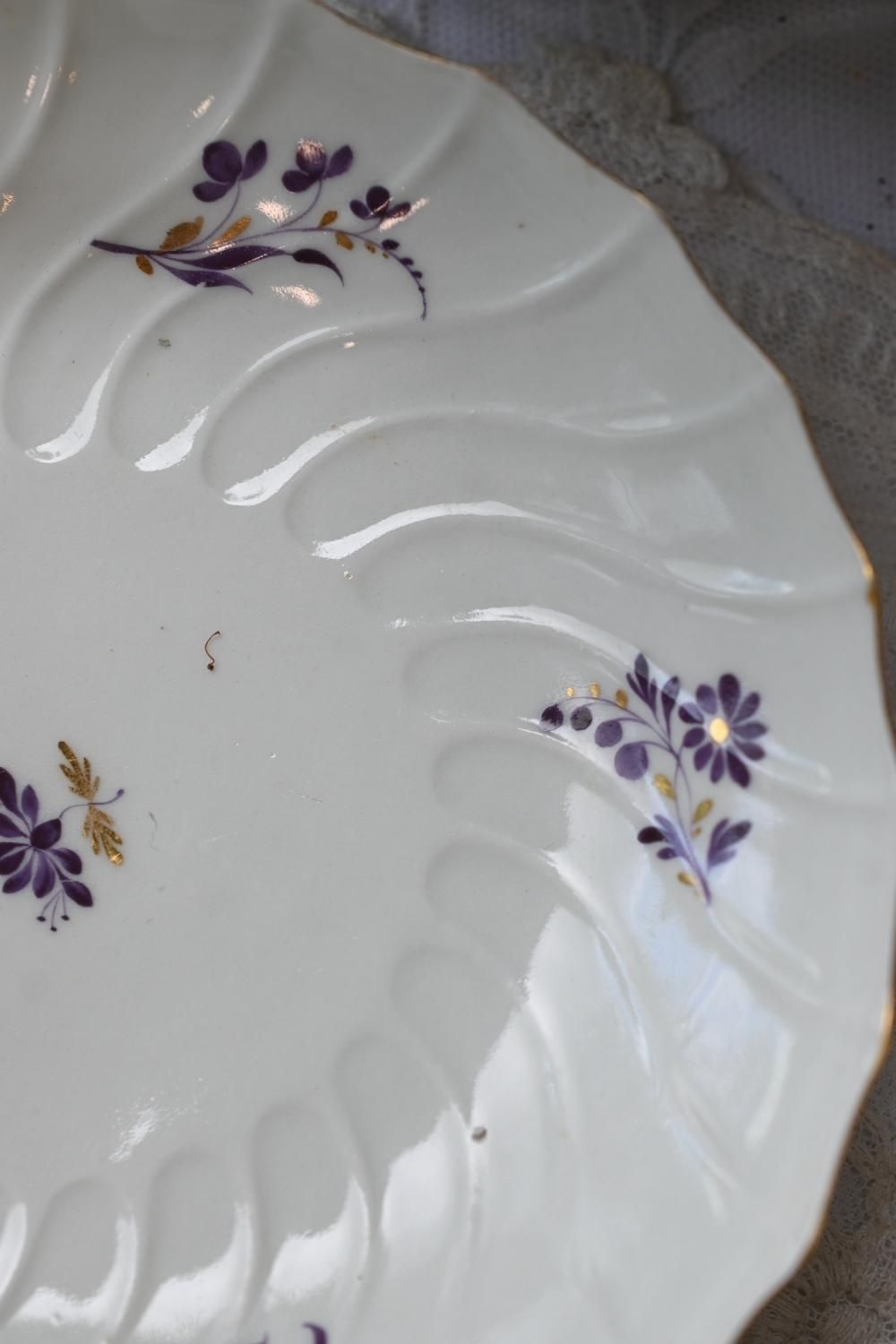 ウースター・フライト＆バー期 紫色のお花と金彩のティーボウル