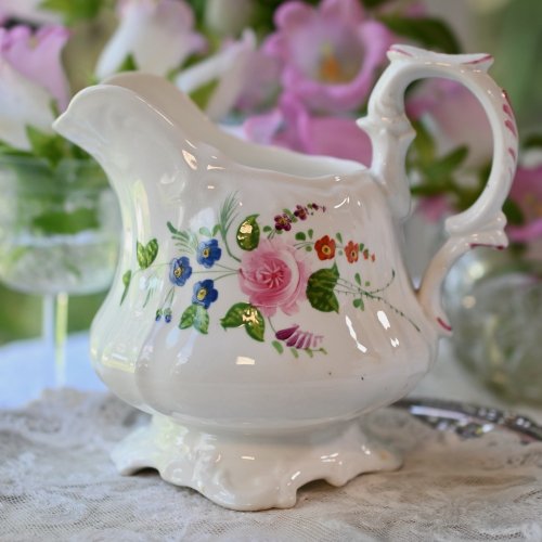 ヴィクトリア時代・白磁と鮮やかな手描きの花柄のミルクジャグ（送料込）
