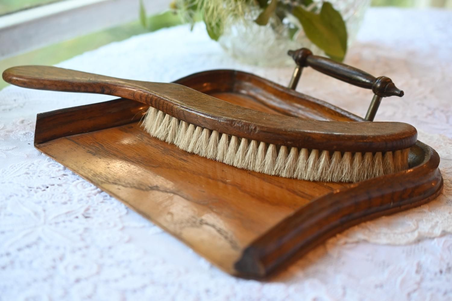 イギリス アンティーク 木製のブレッドクラムブラシとトレイ