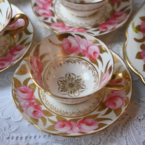 1950年代　ピンクのバラと金彩が美しいティーカップ＆ソーサー　デュオ　(送料込）