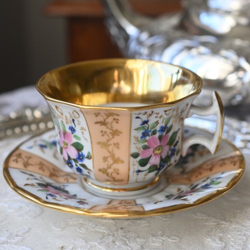 1900年初期　パリで装飾された手描きと金彩が美しいカップ＆ソーサー　(送料込）