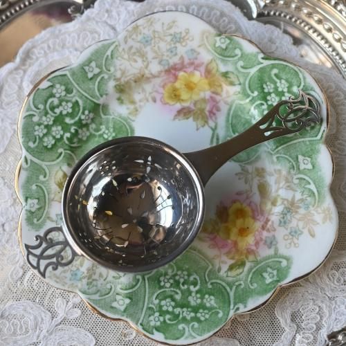 1932年ー1933年 スターリングシルバー 透かし細工が施されたシンプルな