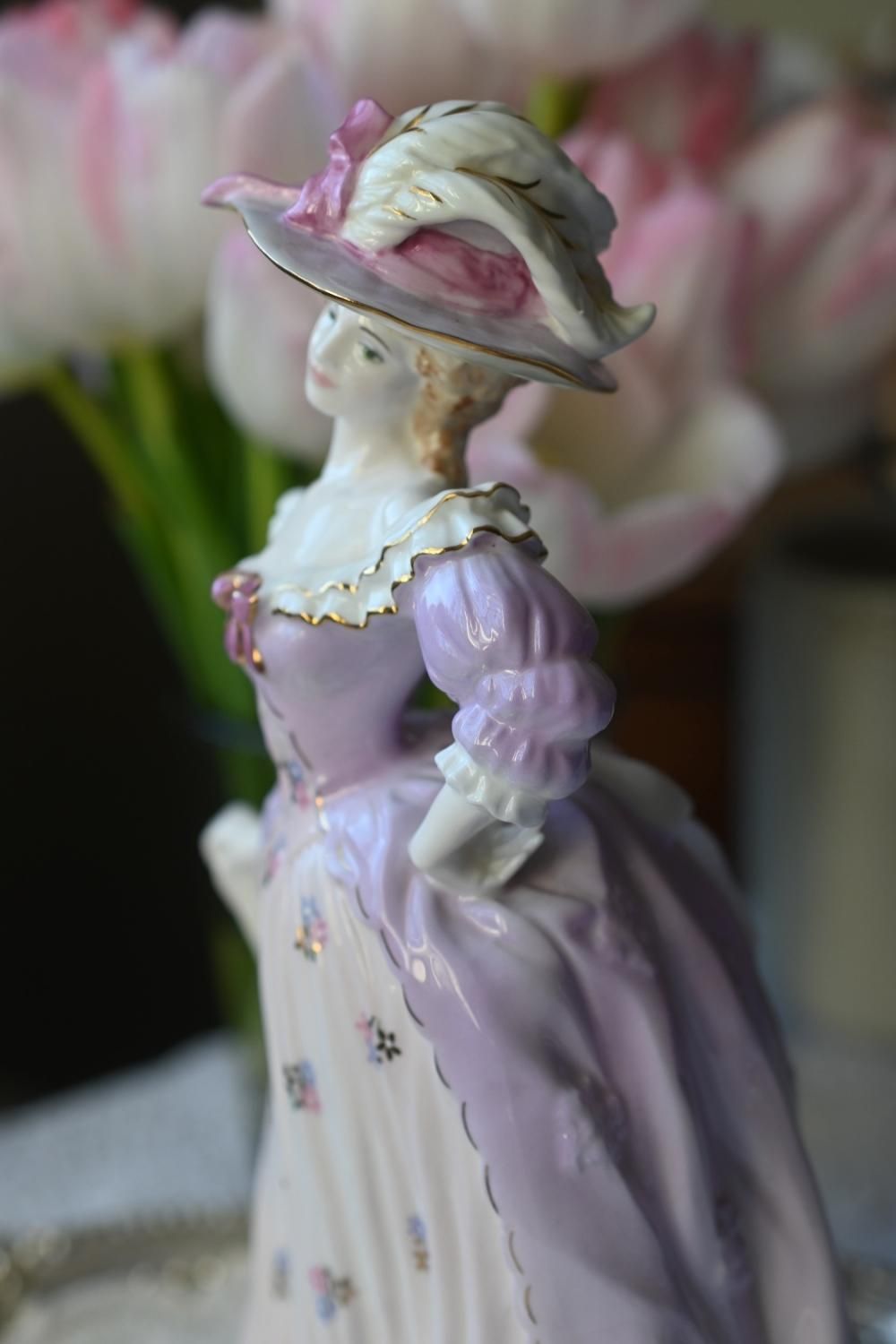 【希少】コールポート セピア色の貴婦人 エレガンス秋の散策  フィギリン人形 希少】コールポート セピア色の貴婦人 エレガンス秋の散策