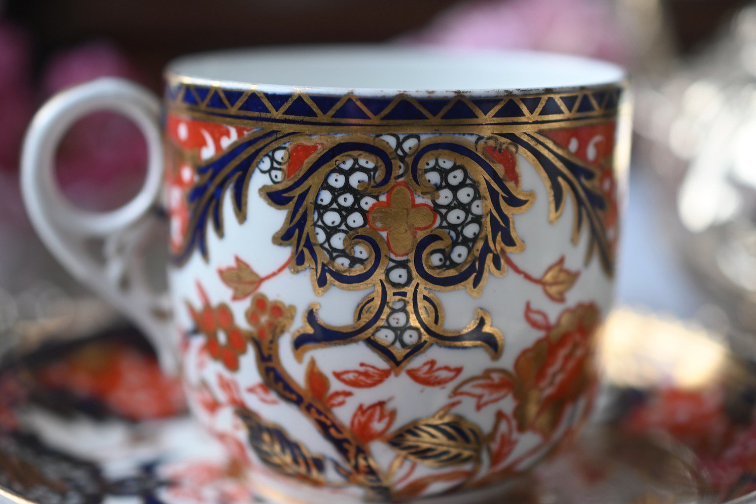 ロイヤルクラウンダービー・伊万里風デザインのコーヒーカップ 